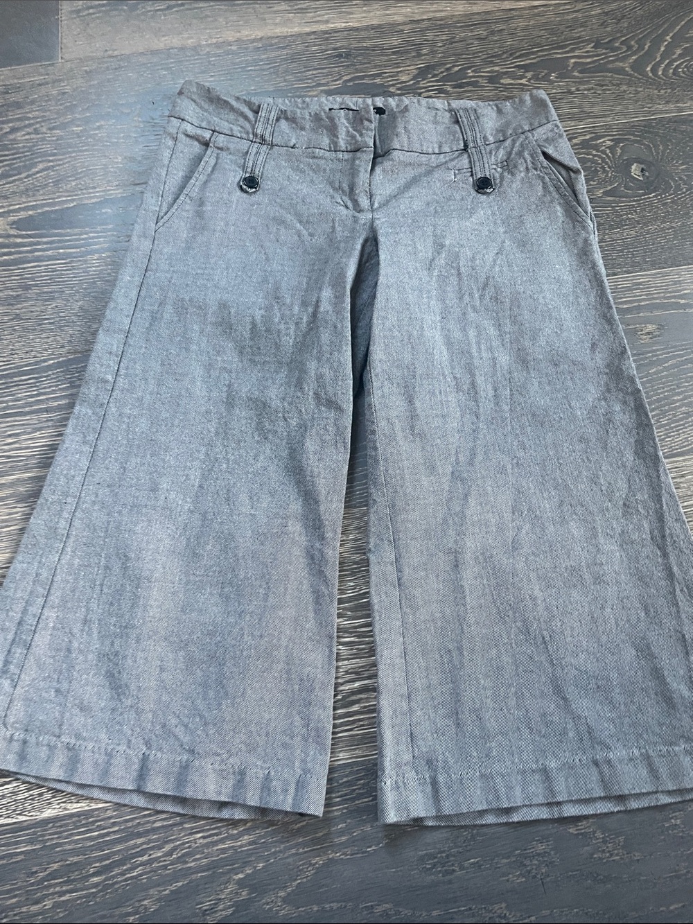 Stooshy Gray Wide-Leg women’s Capris